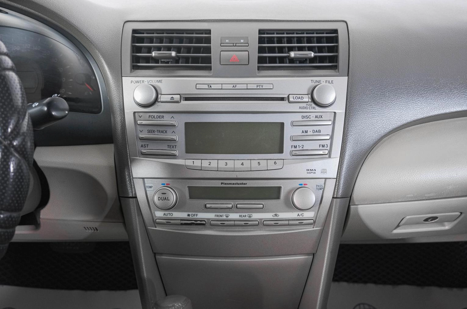Toyota Camry 18 из 24