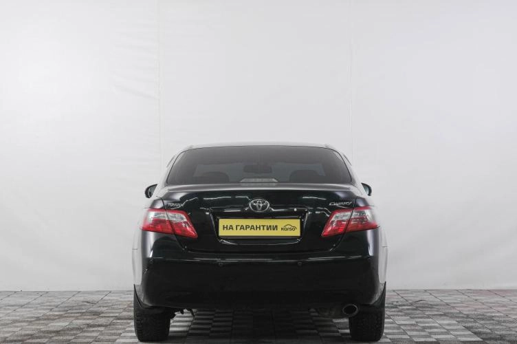 Toyota Camry 5 из 6
