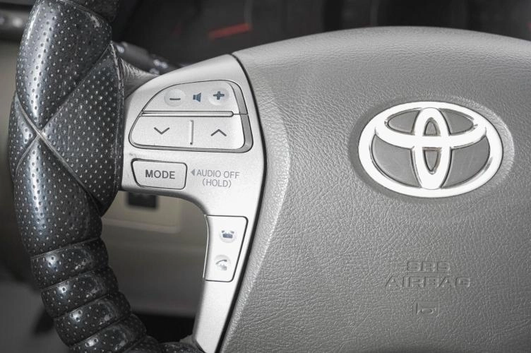 Toyota Camry 16 из 24