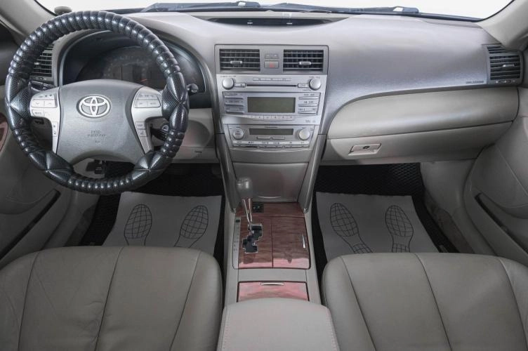 Toyota Camry 13 из 24