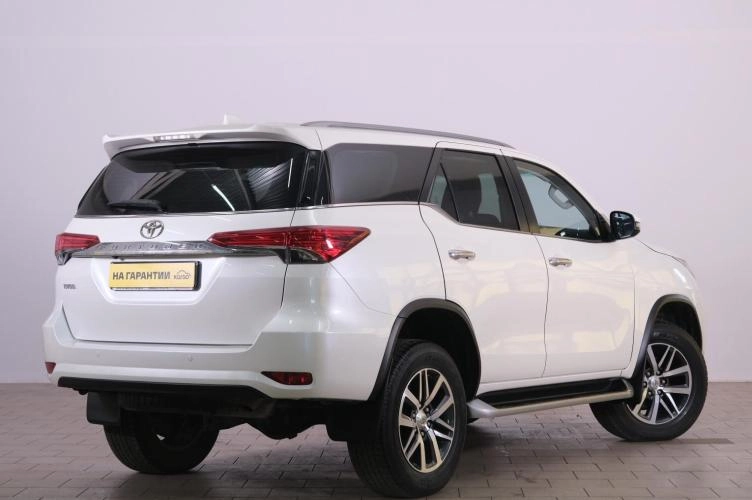 Toyota Fortuner 6 из 6