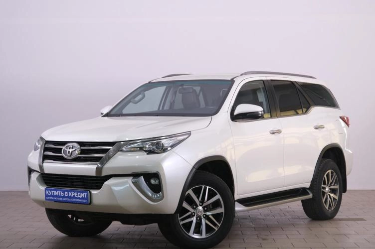 Toyota Fortuner 3 из 6