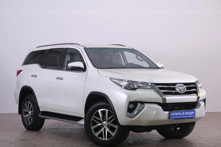 Toyota Fortuner 1 из 6