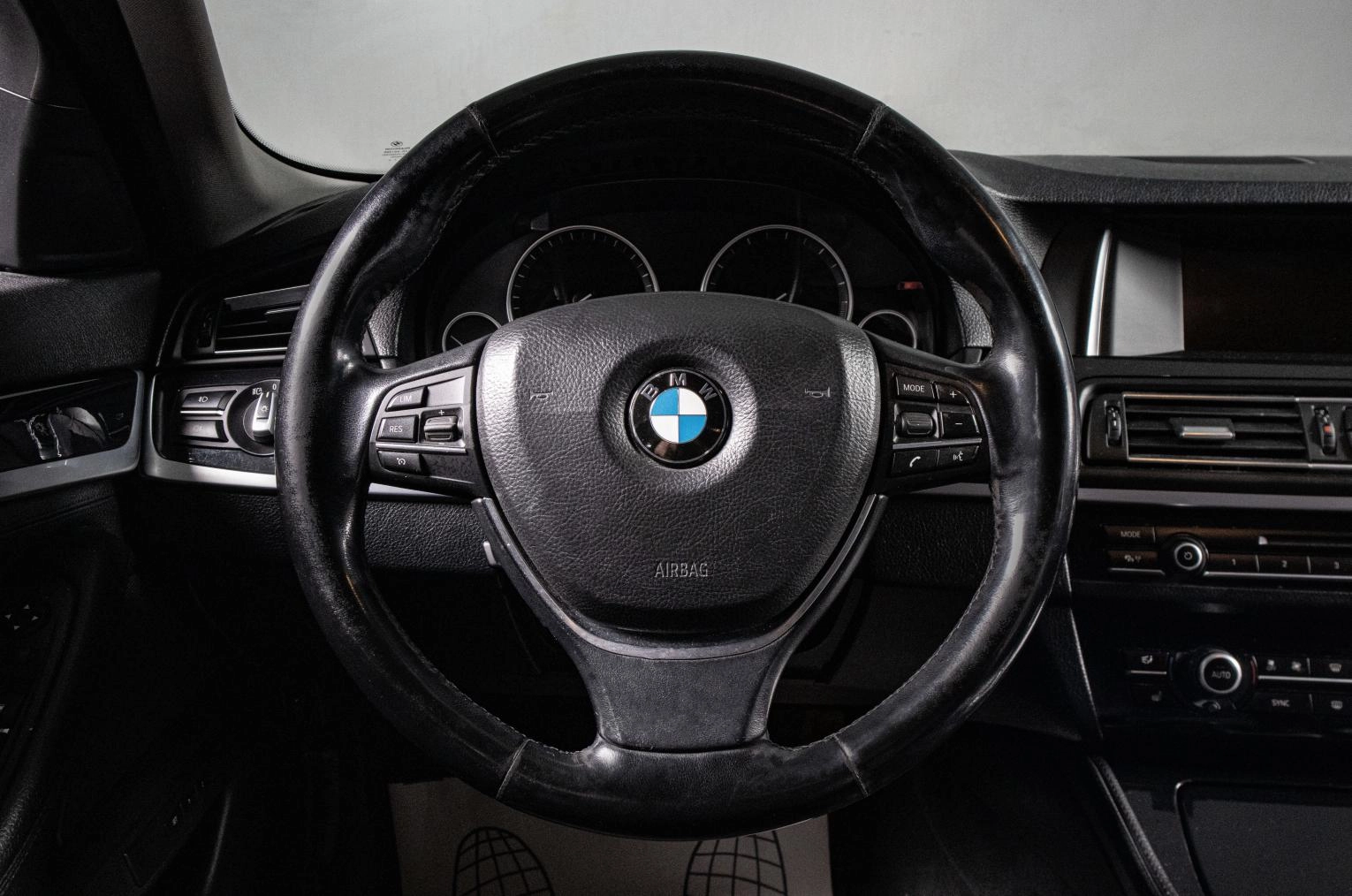 BMW 5 серия 11 из 17