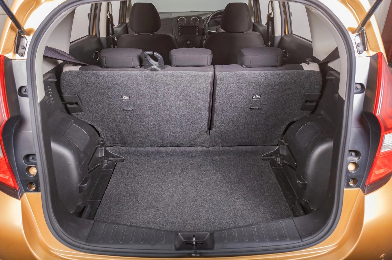 Nissan Note 19 из 19