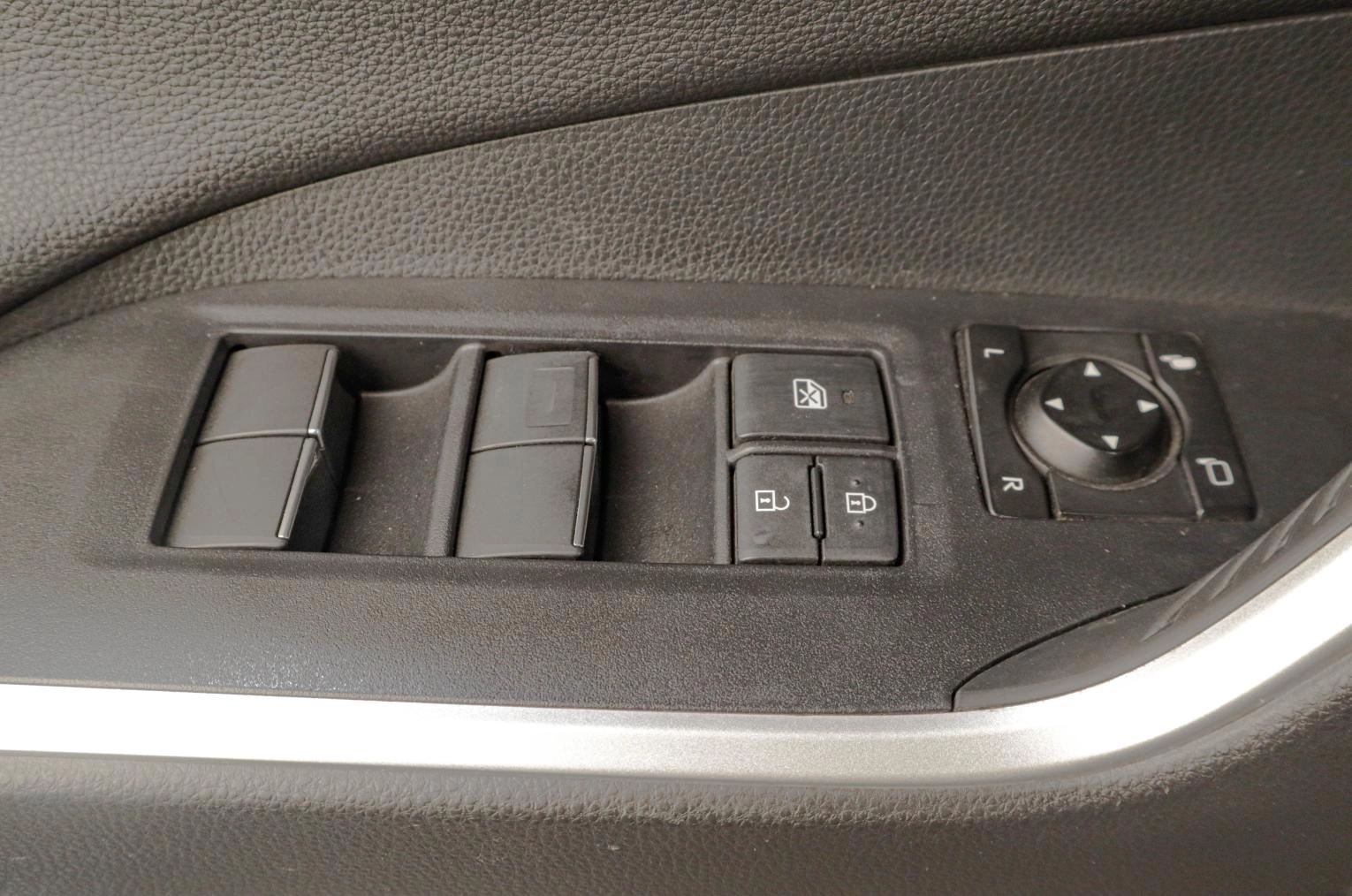 Toyota RAV4 8 из 20
