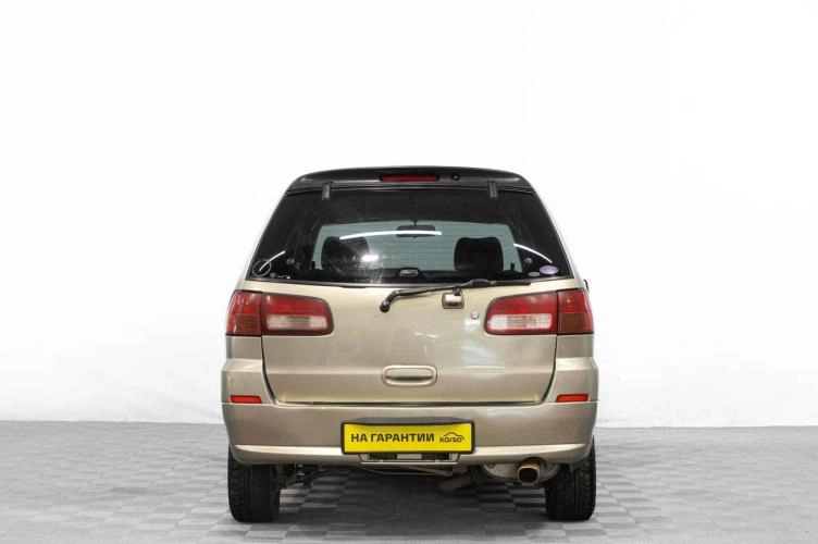 Nissan Liberty 5 из 6