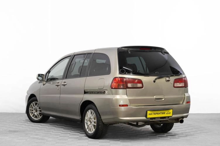 Nissan Liberty 6 из 6