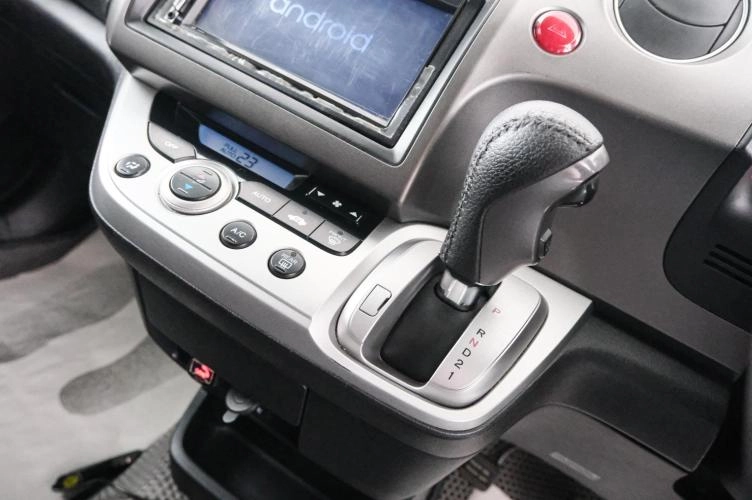 Honda Stream 16 из 22
