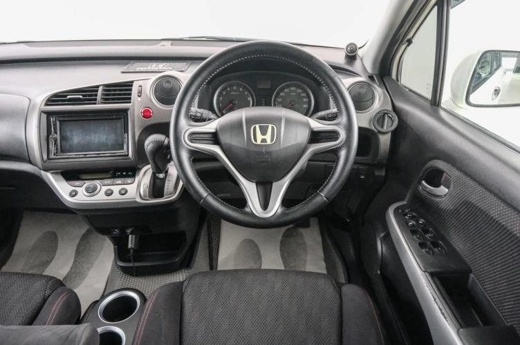 Honda Stream 14 из 22