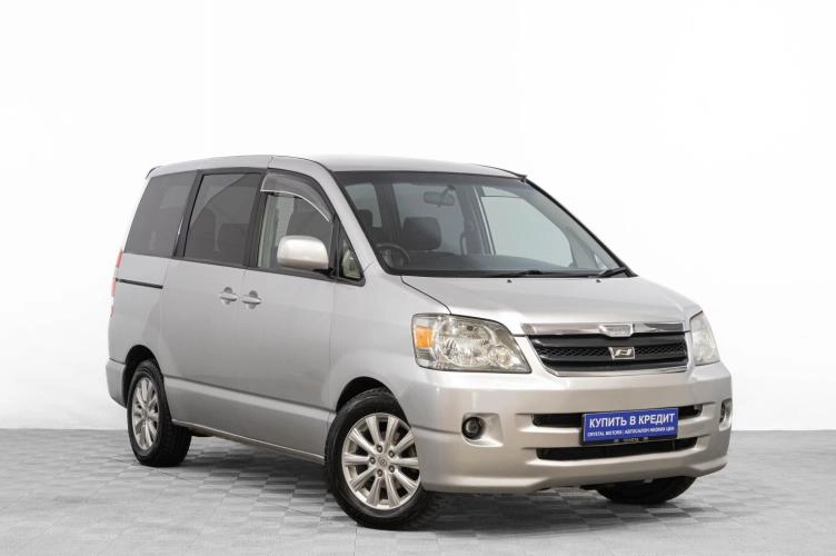 Toyota Noah 1 из 6