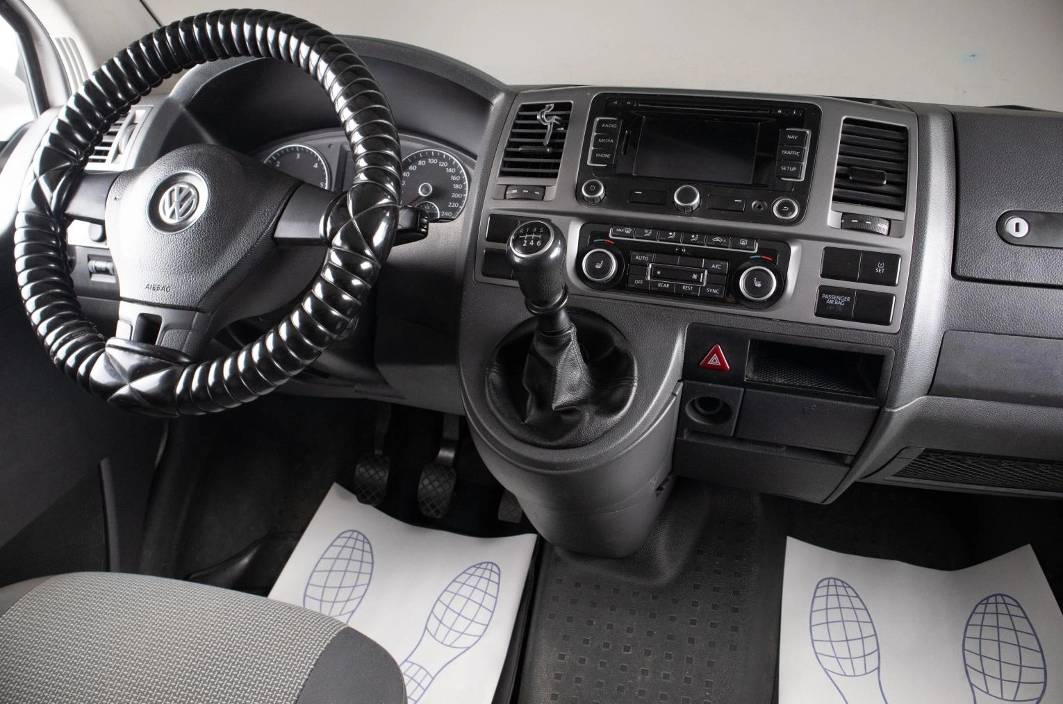 Volkswagen Caravelle 8 из 16