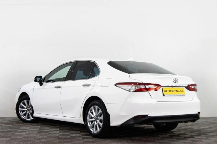 Toyota Camry 4 из 6
