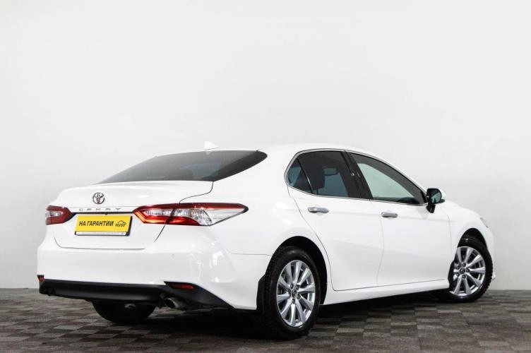 Toyota Camry 6 из 6