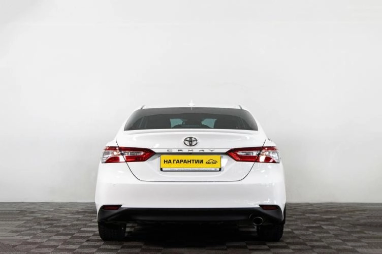Toyota Camry 5 из 6