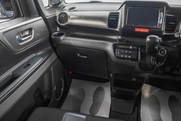 Honda N-BOX Slash 21 из 26