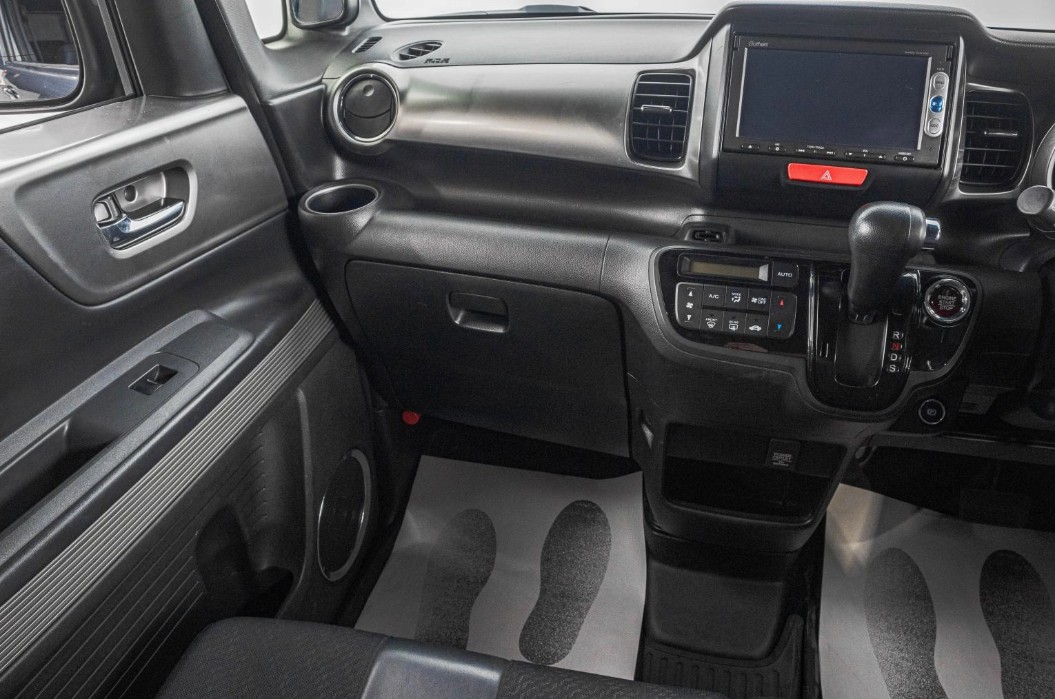 Honda N-BOX Slash 21 из 26