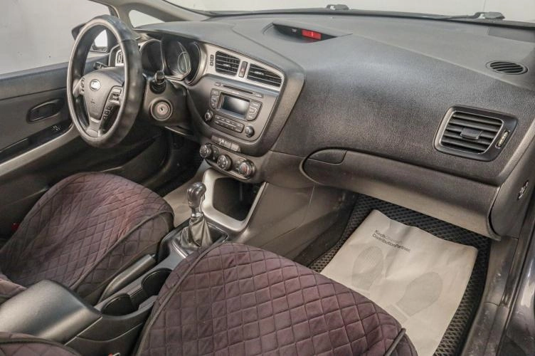 KIA cee'd 15 из 17