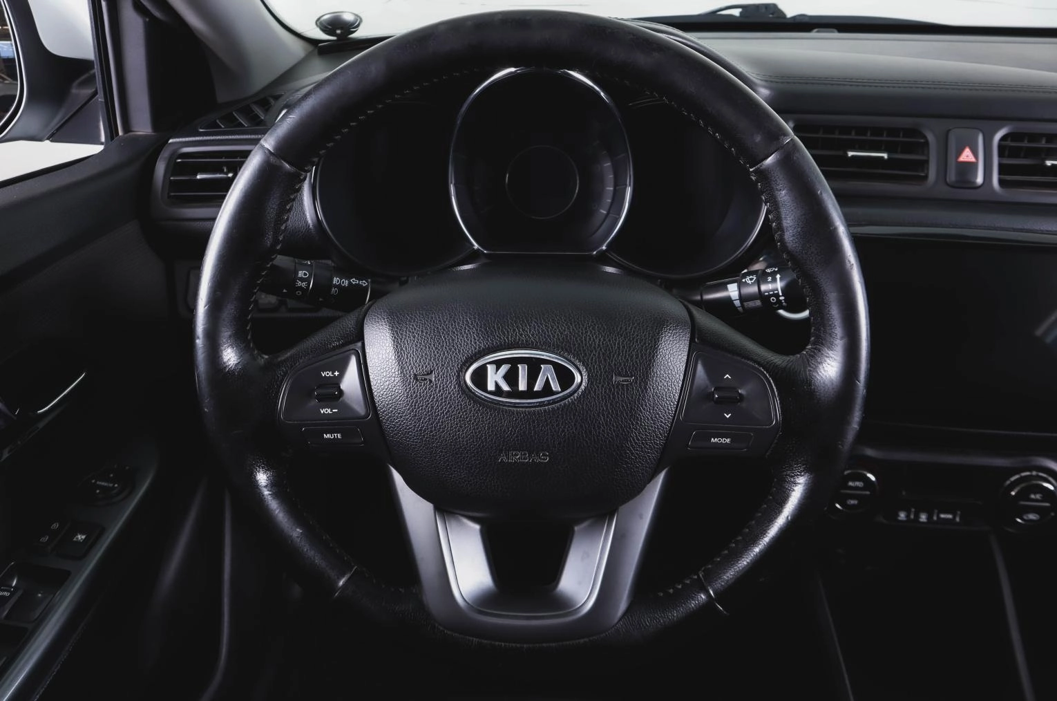 KIA Rio 15 из 23