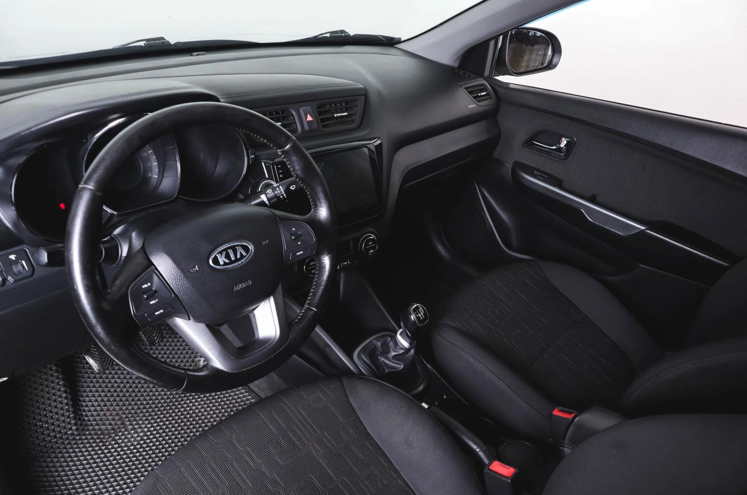 KIA Rio 8 из 23