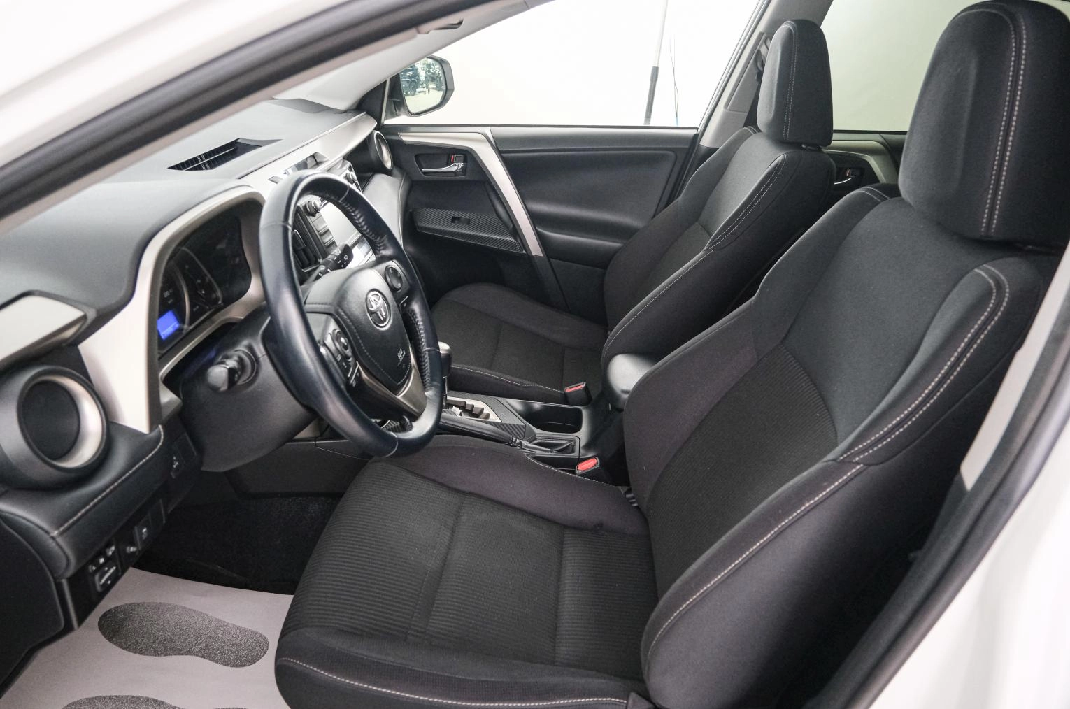 Toyota RAV4 7 из 21