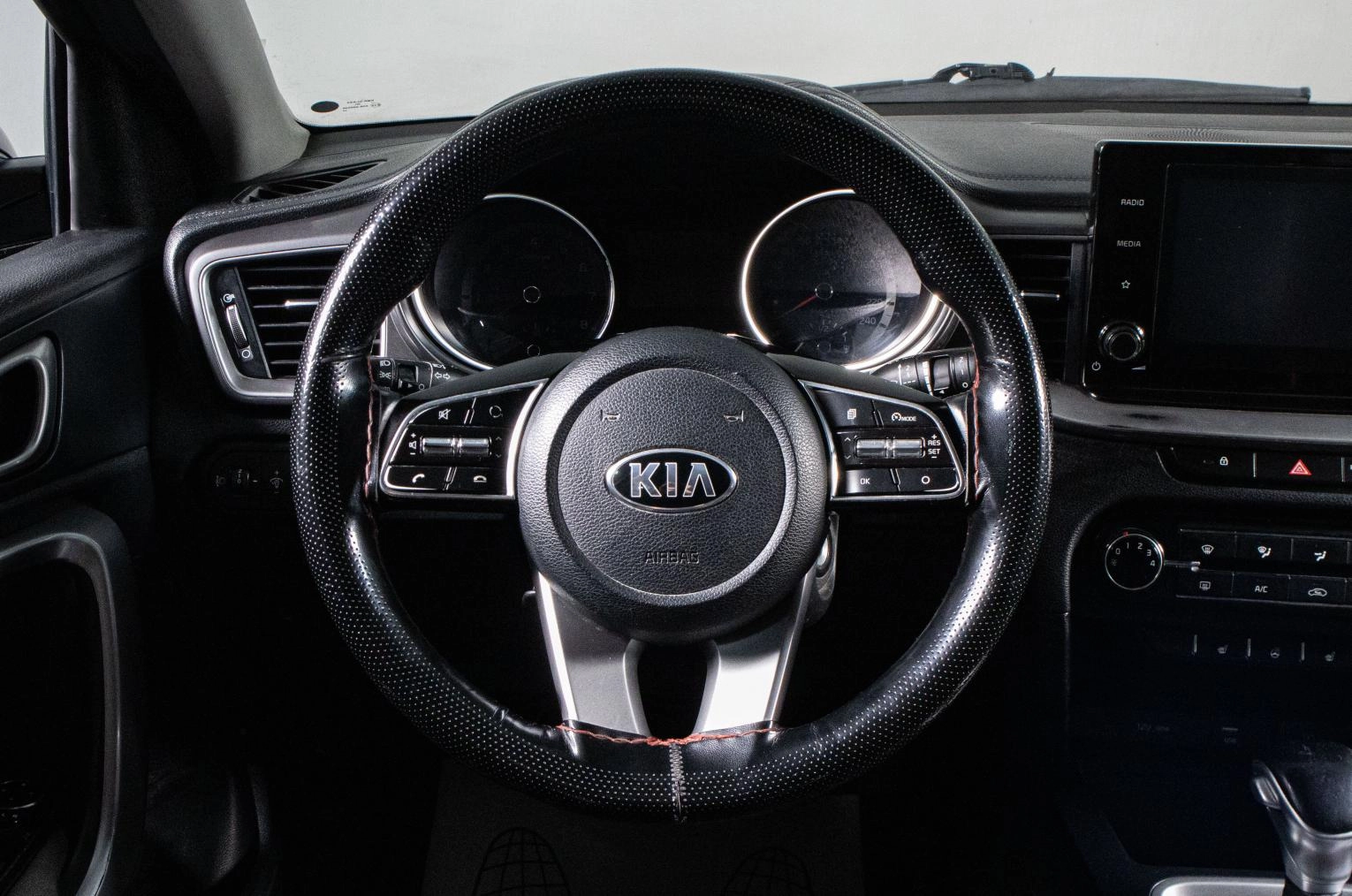 KIA cee'd 11 из 16