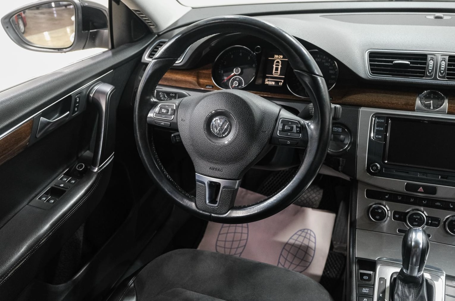 Volkswagen Passat 16 из 36