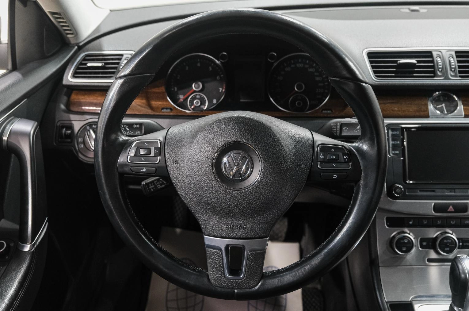 Volkswagen Passat 22 из 36
