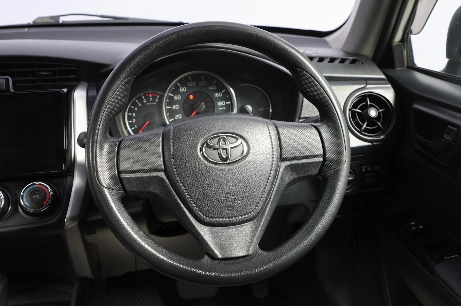 Toyota Corolla Fielder 11 из 16