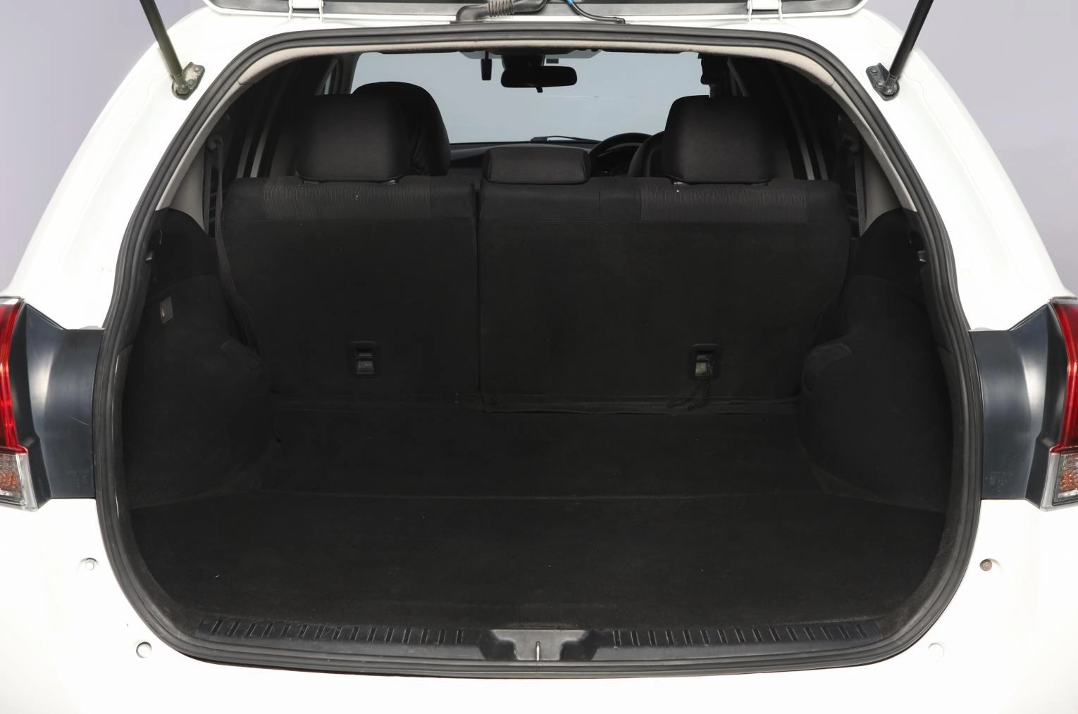 Toyota Corolla Fielder 16 из 16