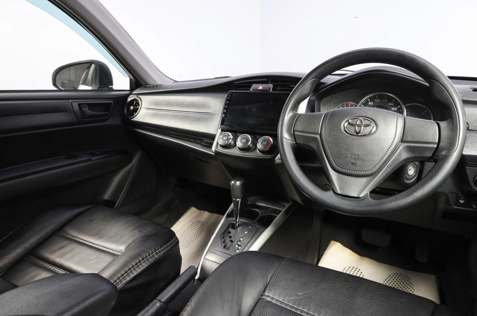 Toyota Corolla Fielder 7 из 16