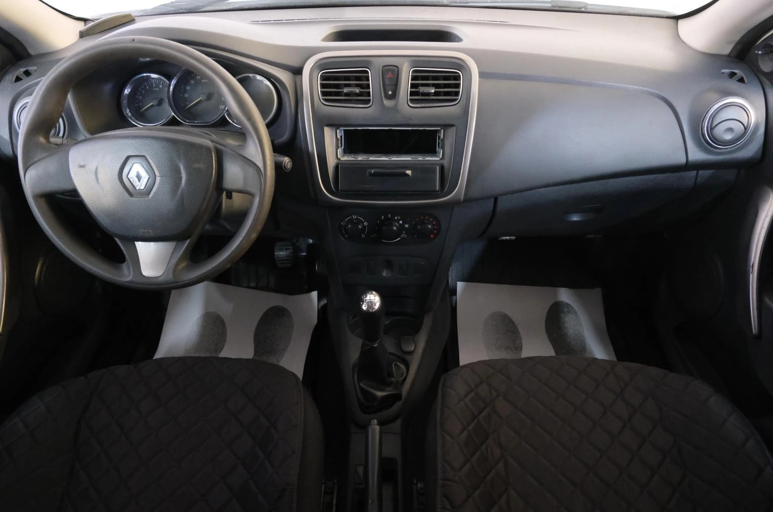 Renault Logan 11 из 18