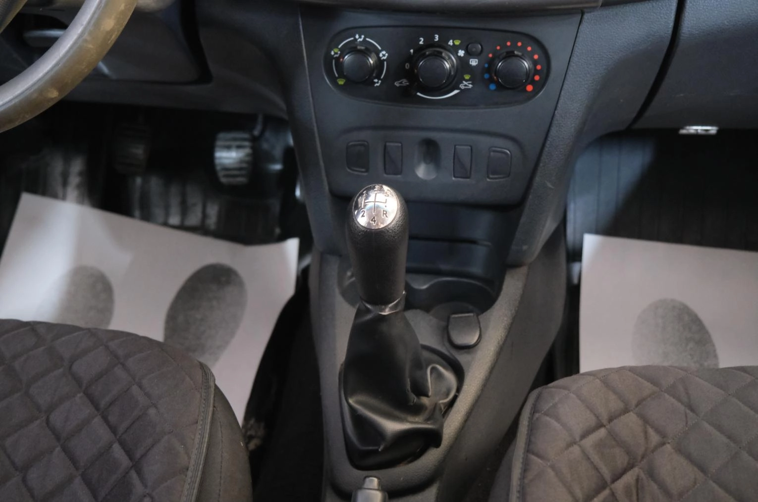 Renault Logan 13 из 18