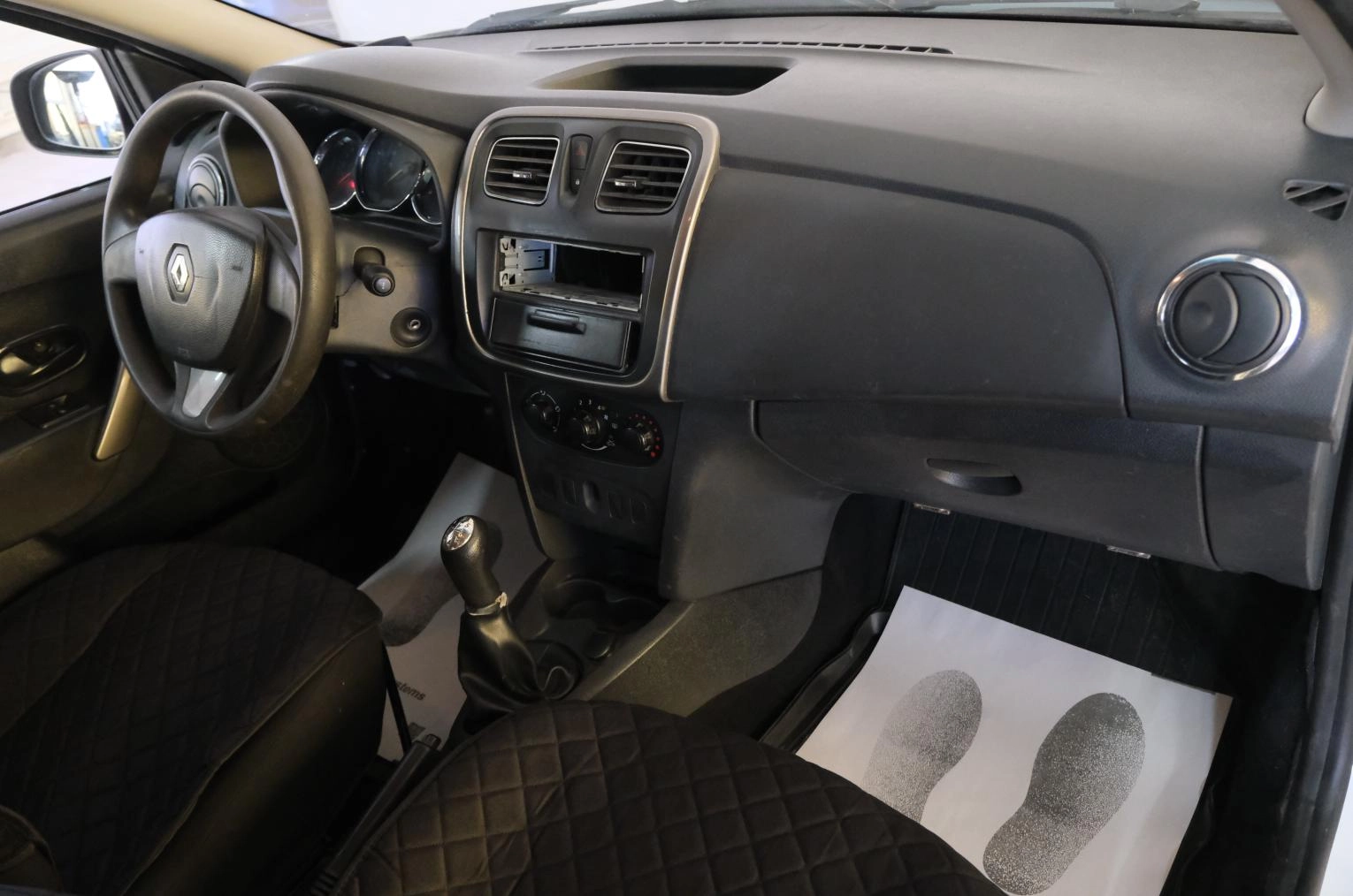 Renault Logan 15 из 18