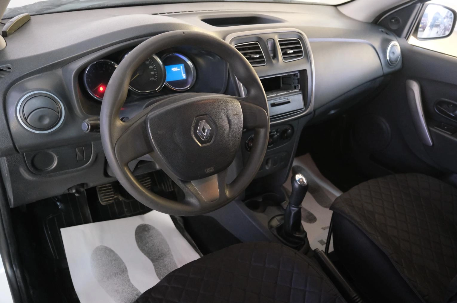 Renault Logan 8 из 18