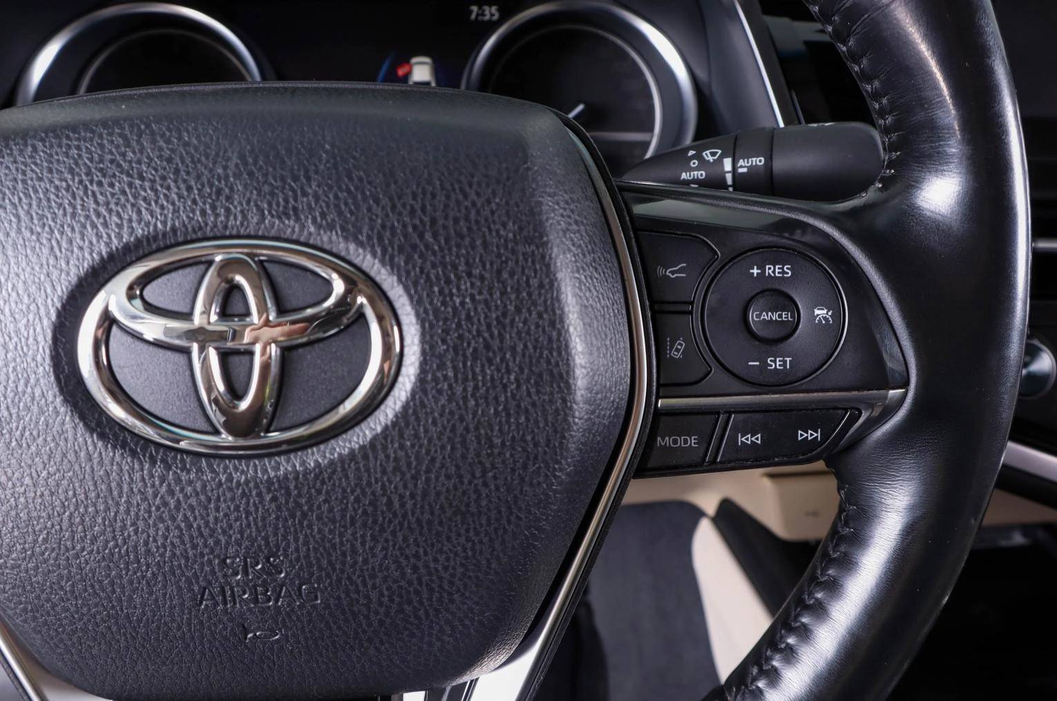 Toyota Camry 17 из 25