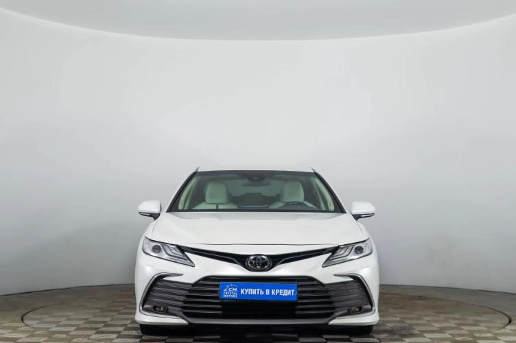 Toyota Camry 2 из 6