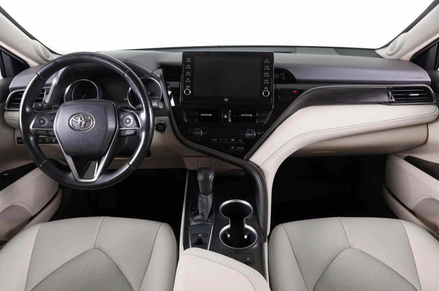 Toyota Camry 13 из 25