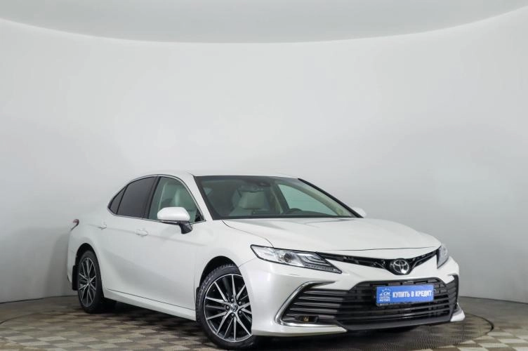 Toyota Camry 1 из 6