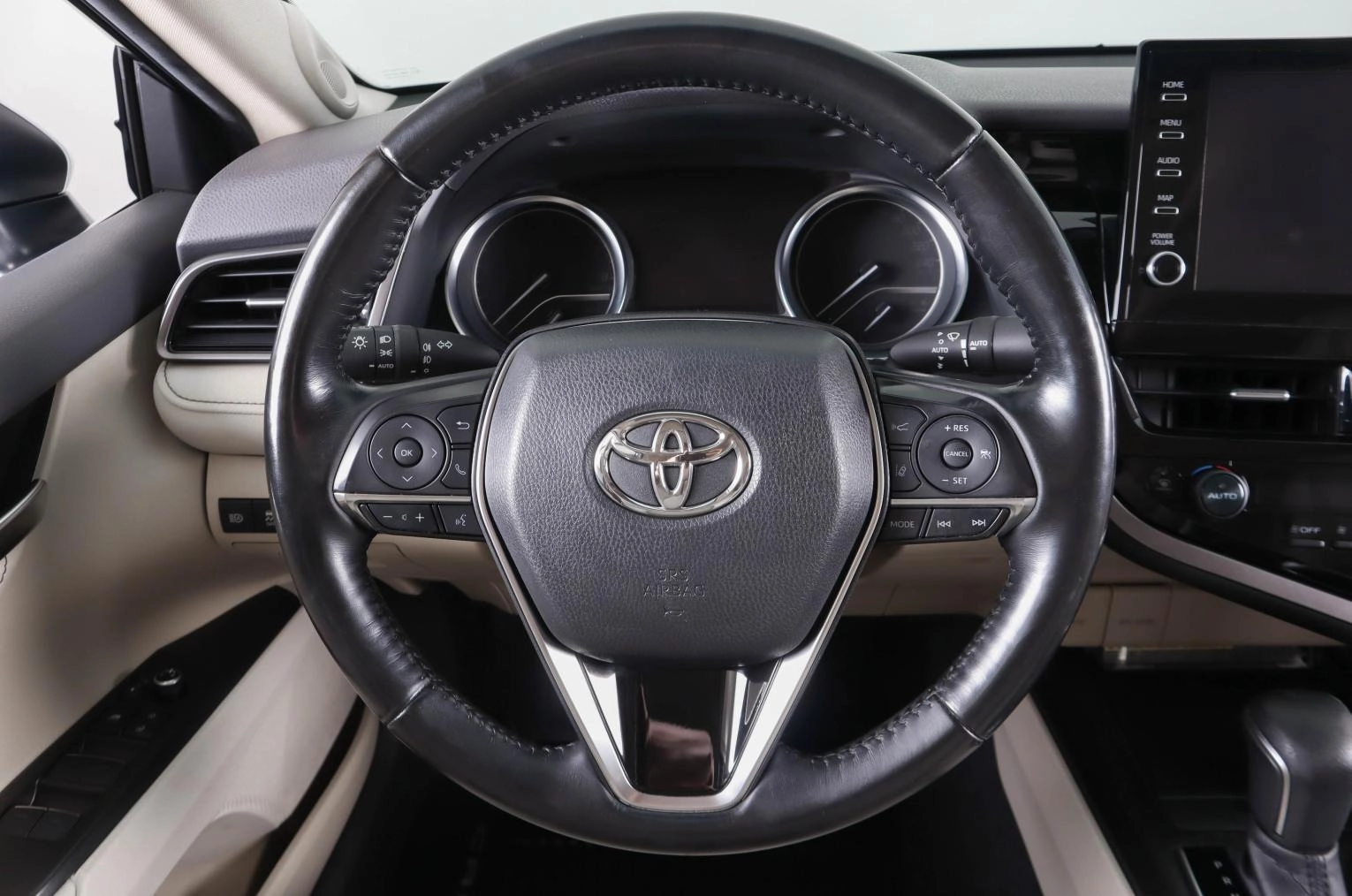Toyota Camry 15 из 25
