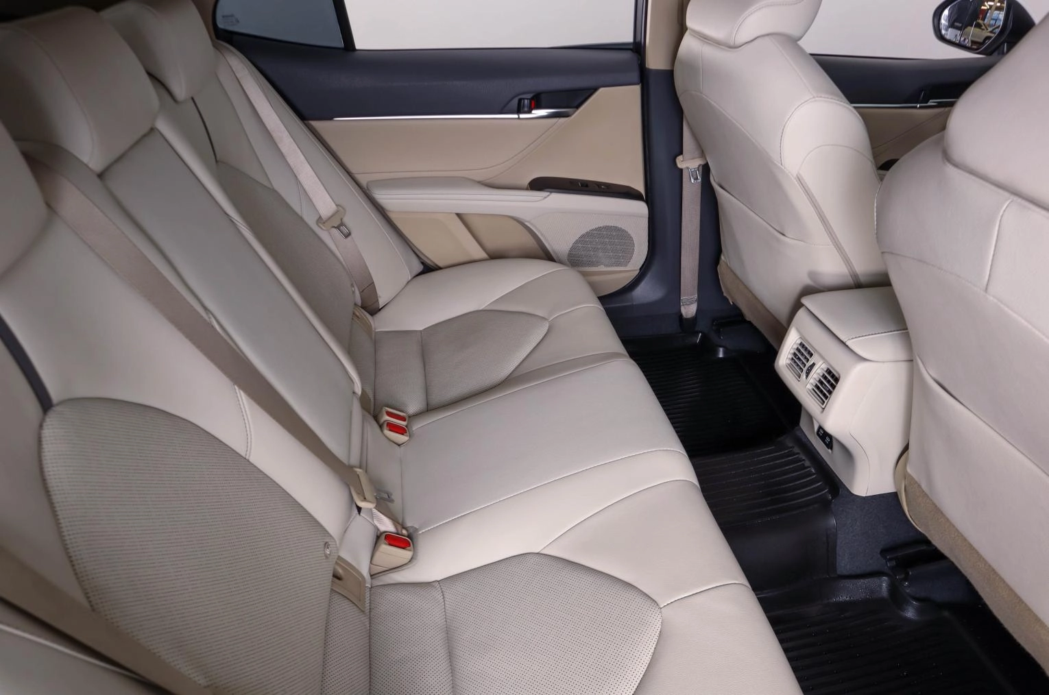 Toyota Camry 10 из 25