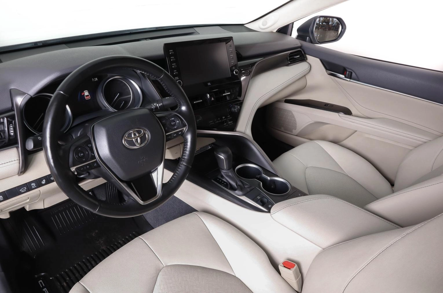Toyota Camry 8 из 25