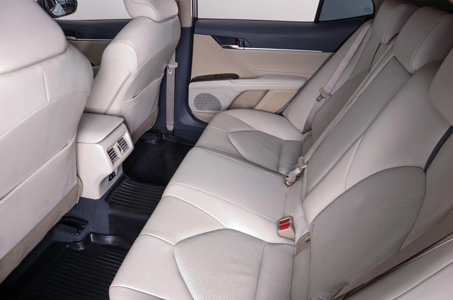 Toyota Camry 9 из 25