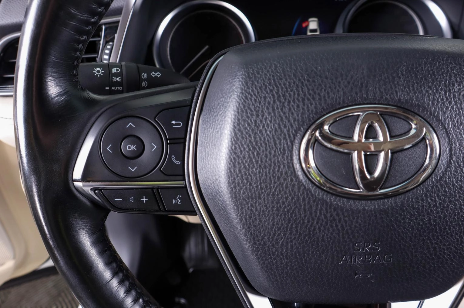 Toyota Camry 16 из 25