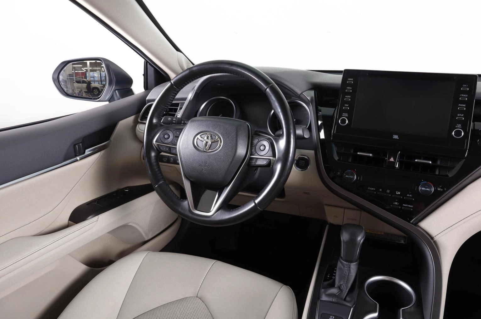 Toyota Camry 12 из 25