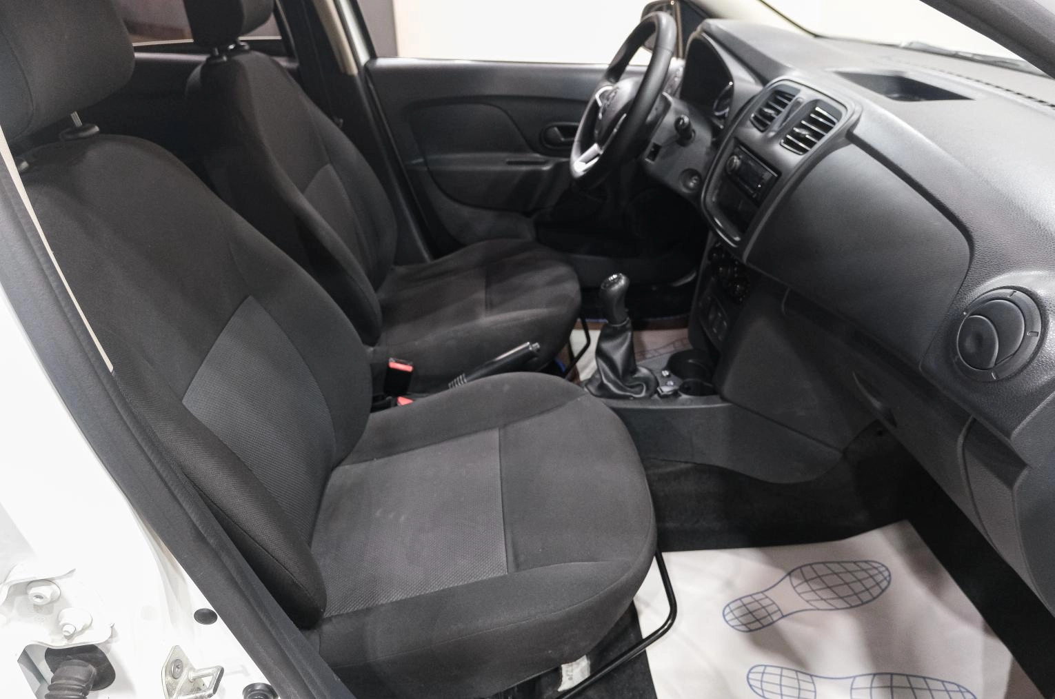 Renault Logan 11 из 23