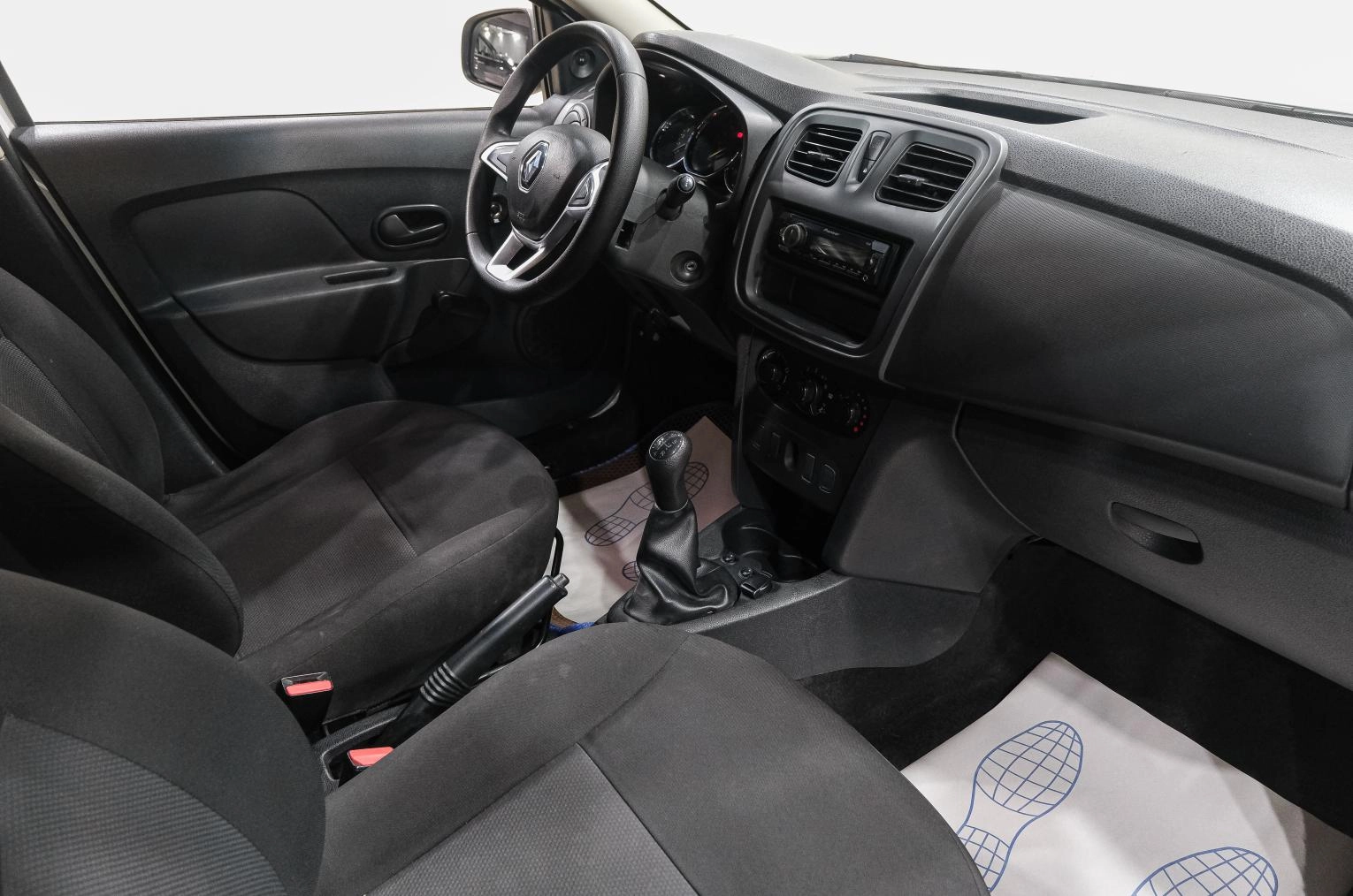 Renault Logan 12 из 23