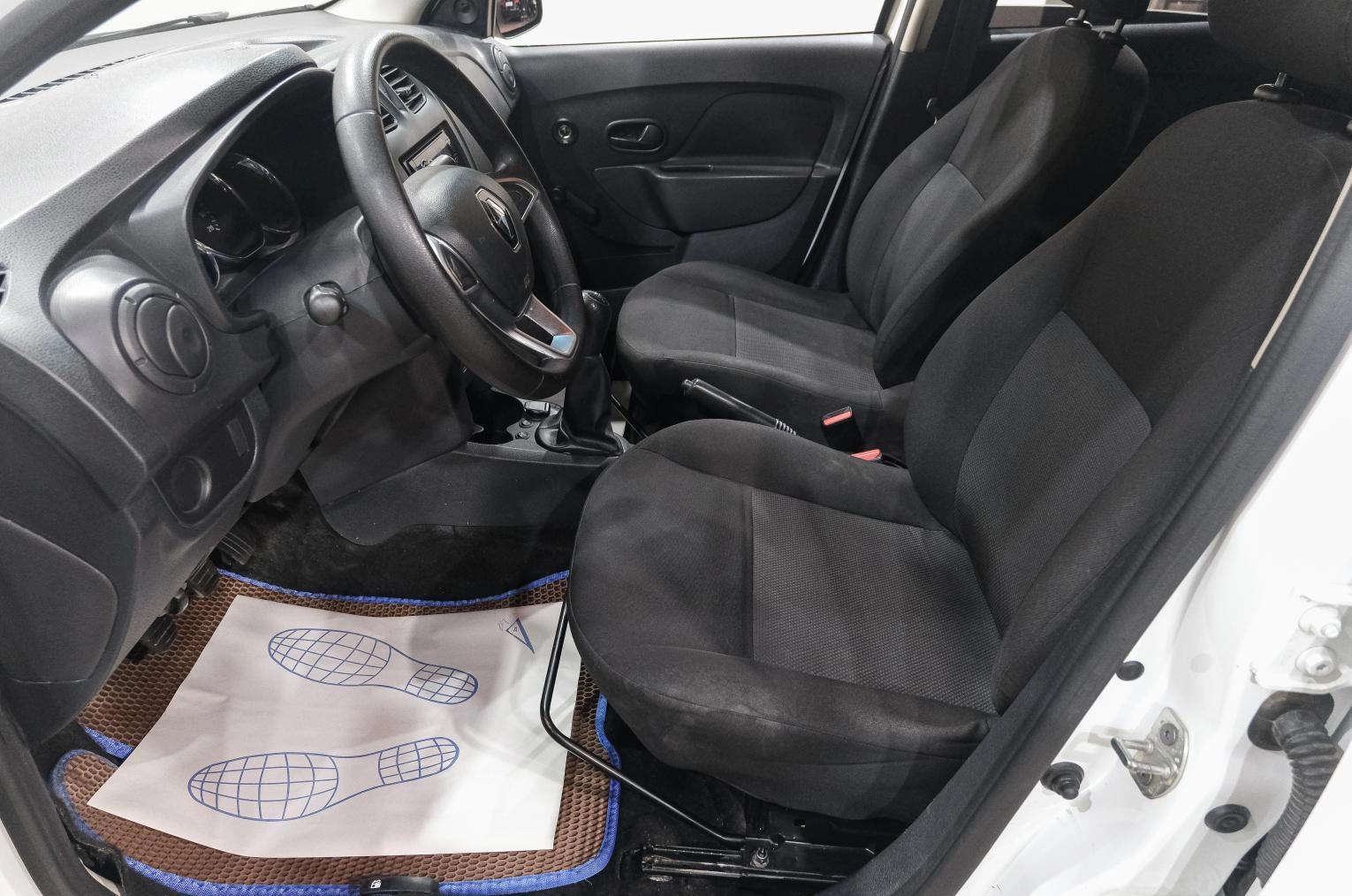Renault Logan 9 из 23