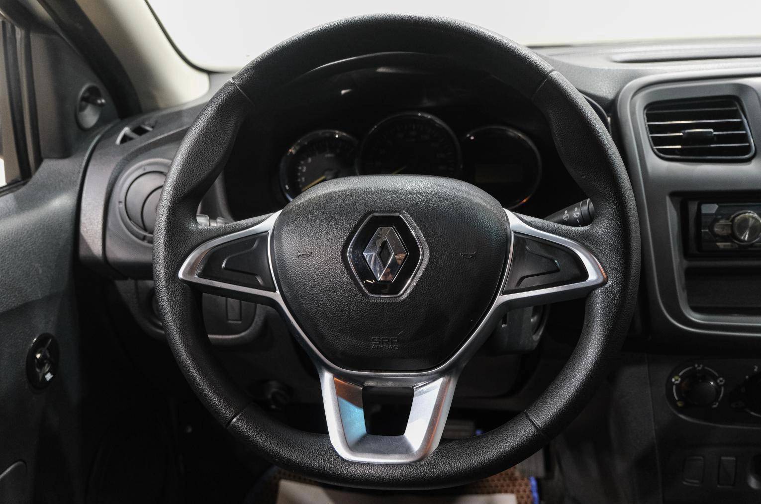Renault Logan 16 из 23
