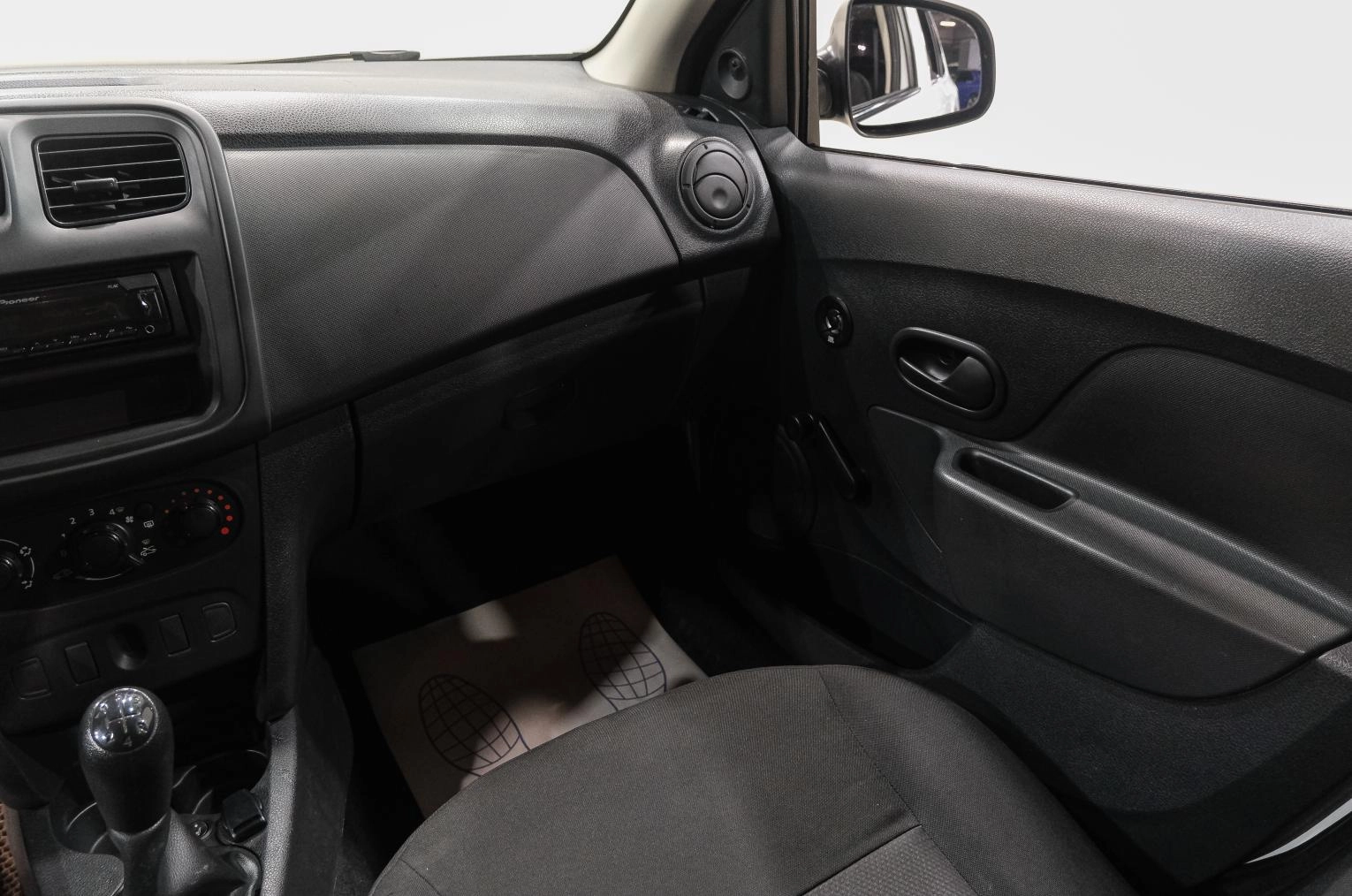 Renault Logan 14 из 23